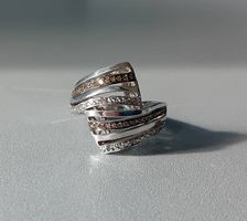 Ring mit Diamanten in Silber