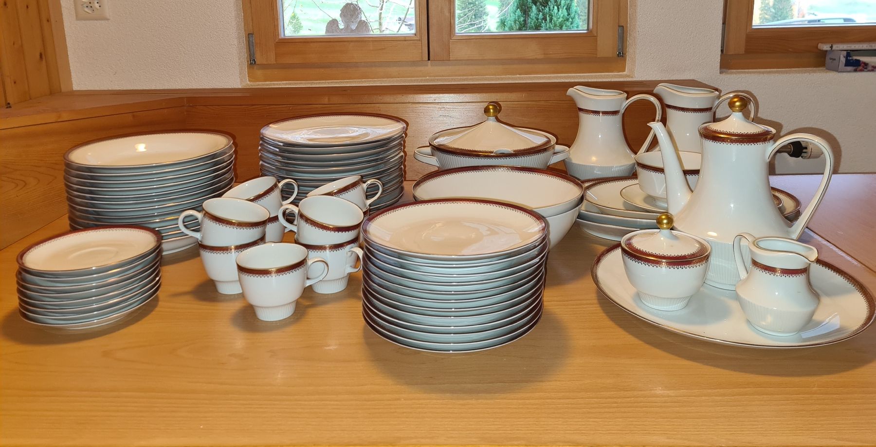 Set di piatti: Riesen Mitterteich Geschirrset – Usato da frutigen venduto da Plethora14