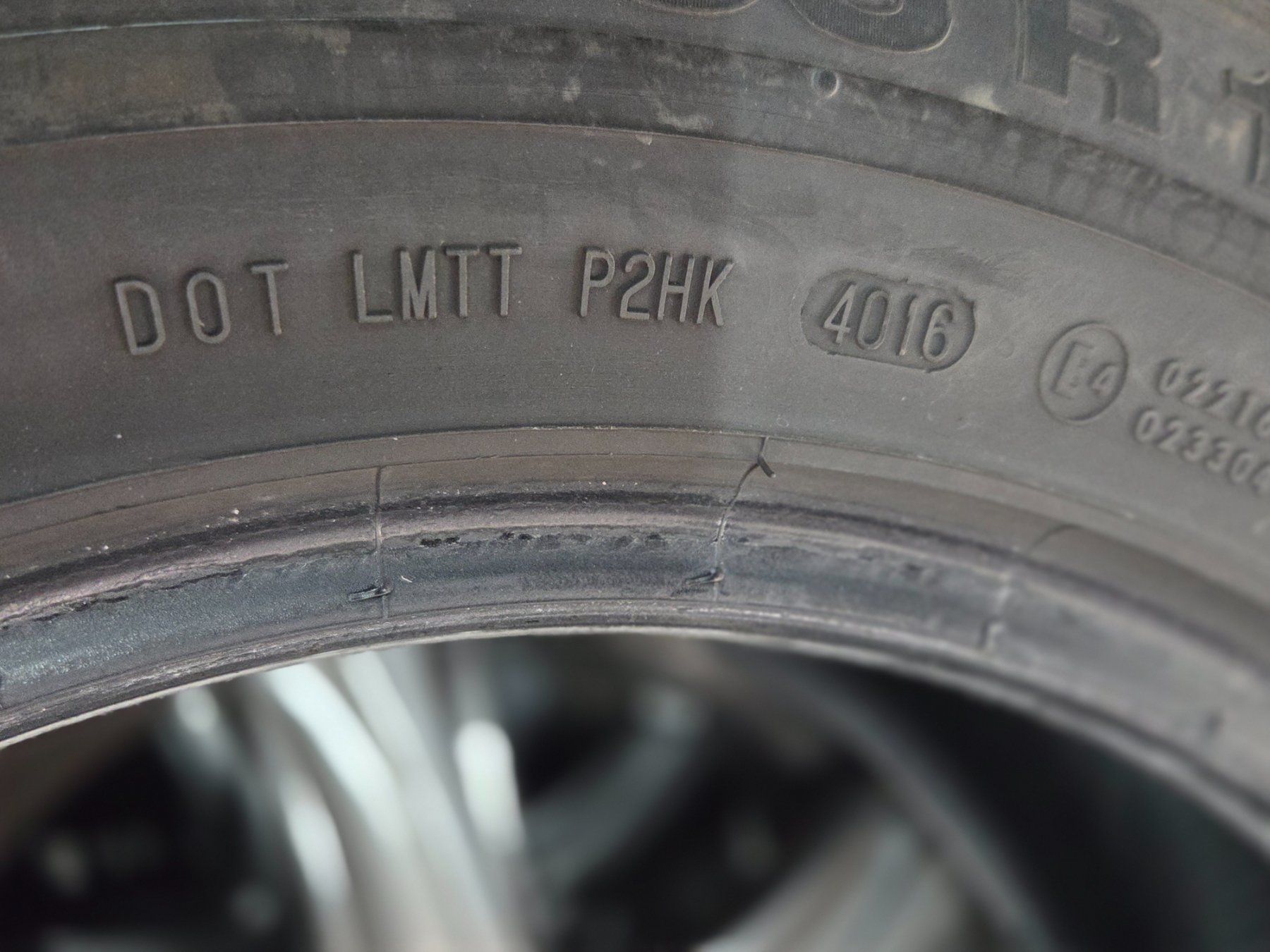 Pneus & Kompletträder: 235 / 55 R 17   99W – Gebraucht aus Fischbach-Göslikon von Emanuel.Bardhi 4