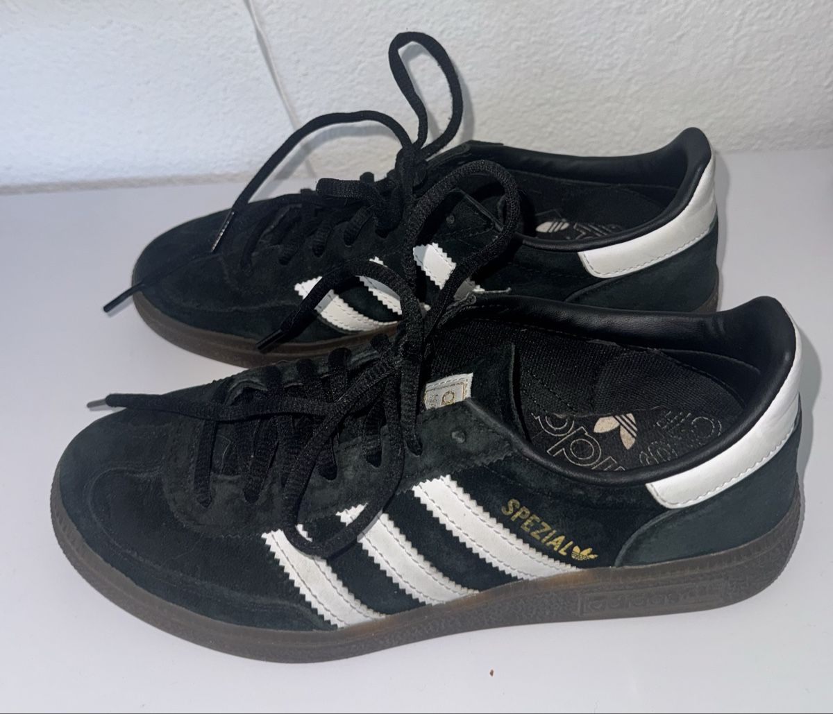 Adidas Damenschuhe: Adidas Spezial Schwarz – Gebraucht aus Altbüron von sch_j5r6