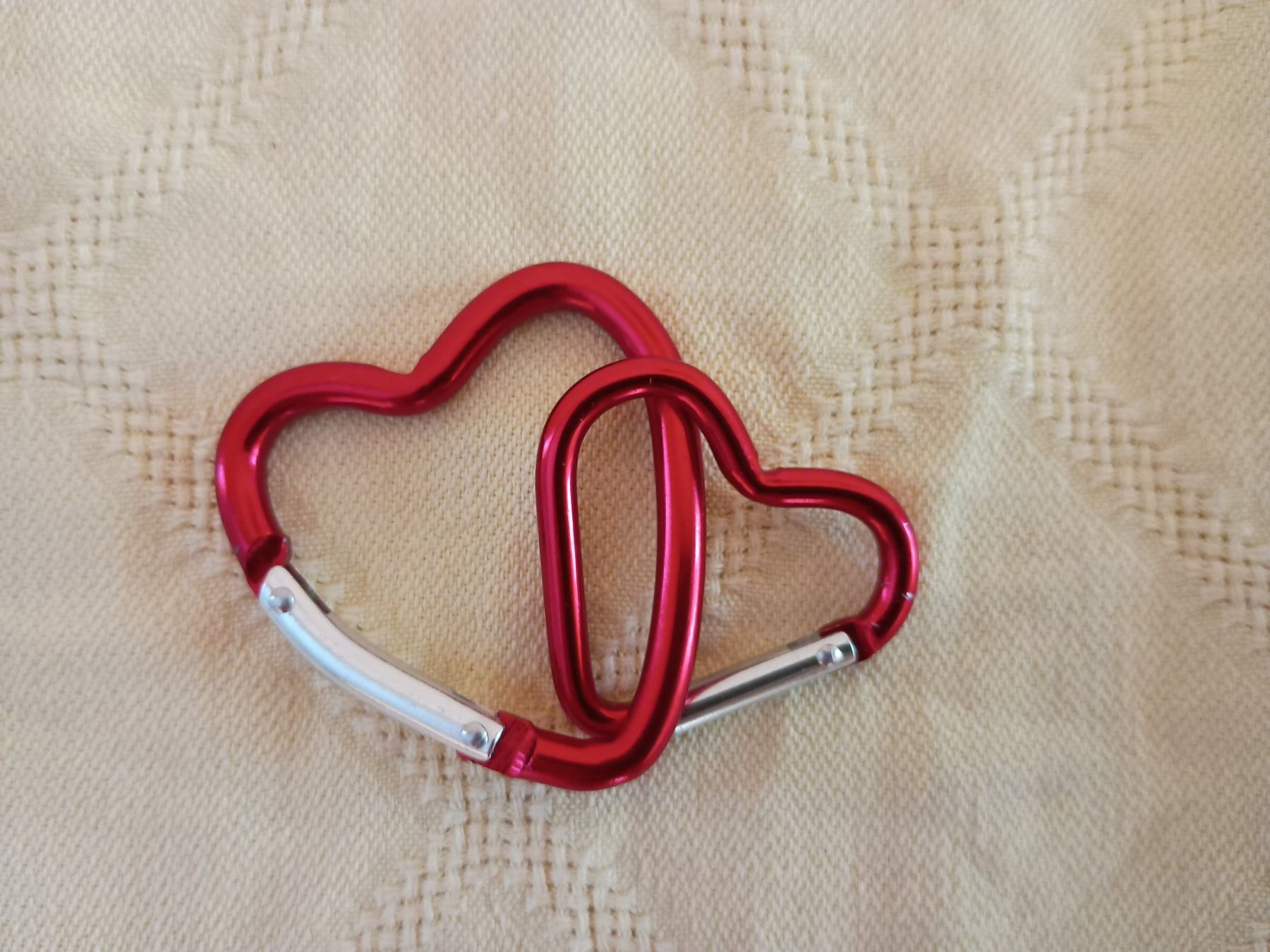 Attrezzatura da arrampicata: 2 x Karabiner "HERZ", 2 Grössem: ca.6 cm & ca. 4cm – Nuovo (secondo la descrizione) da Buchs AG venduto da ReaNaTsch