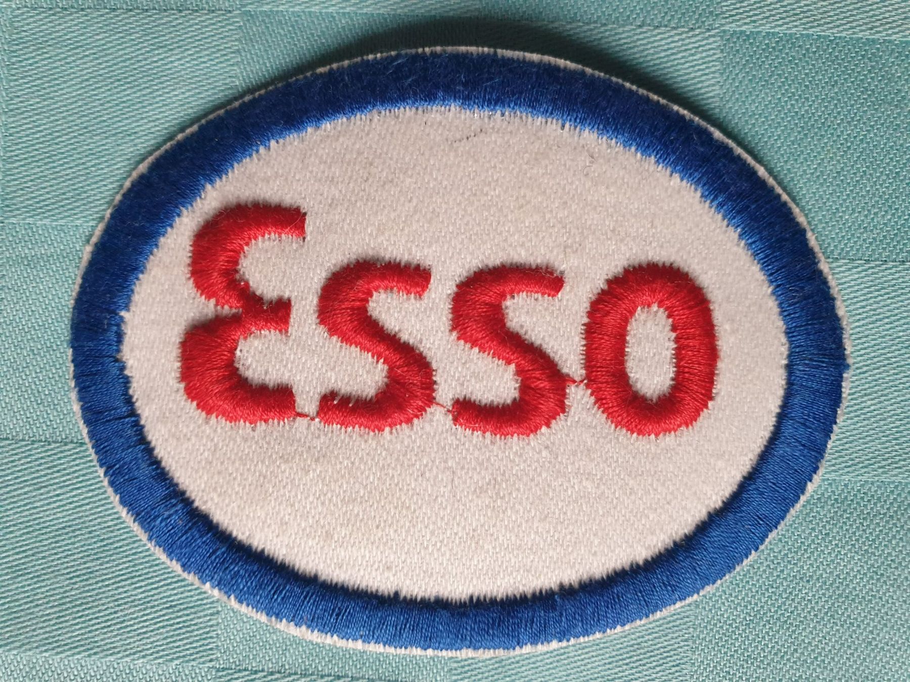 Plaketten & Abzeichen: Textil Emblem Esso – Gebraucht aus Mörschwil von spirspi