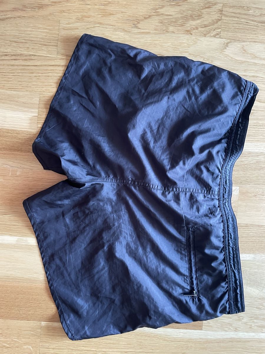 Karl Lagerfeld Caleçons de bain: Short Karl Lagerfeld noir taille L – D'occasion à Pâquier-Montbarry par mir_687p 1