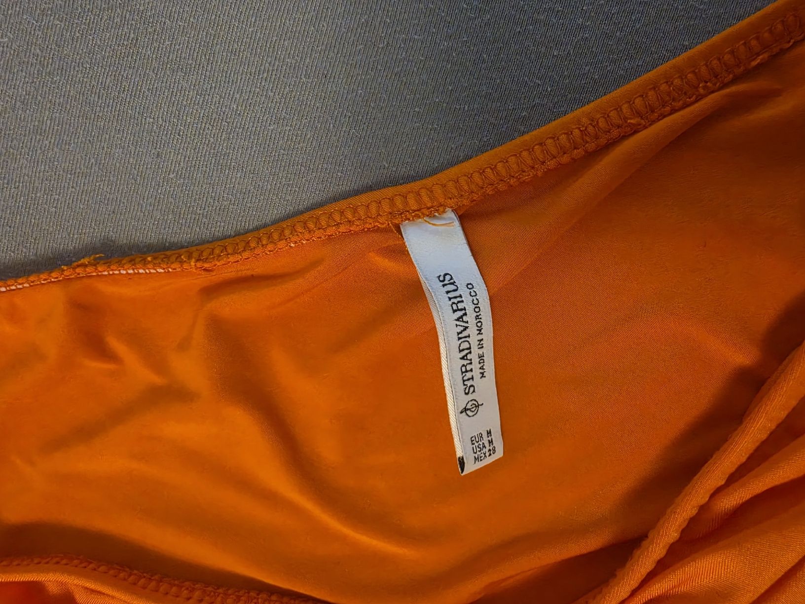 Stradivarius Vestiti: Oranges Kleid enganliegend – Nuovo (secondo la descrizione) da Embrach venduto da sar_dq2y 1