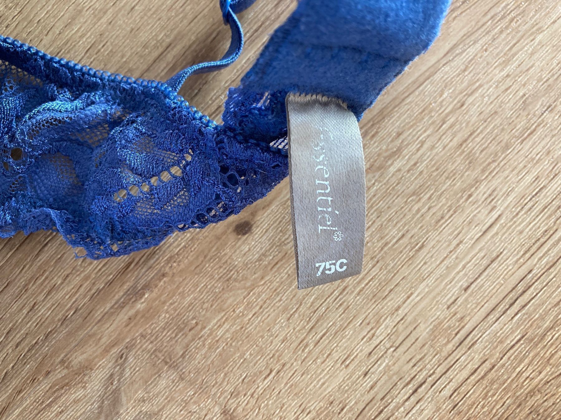 Altra biancheria intima: Blauer BH Grösse 75C – Usato da Zimmerwald venduto da wuff81 3