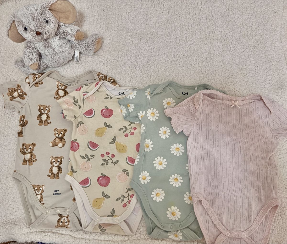 C&A Kleiderpakete & -sets: 4x Kurzarmbodys Gr. 80 – Gebraucht aus Horgen von AA.AW55