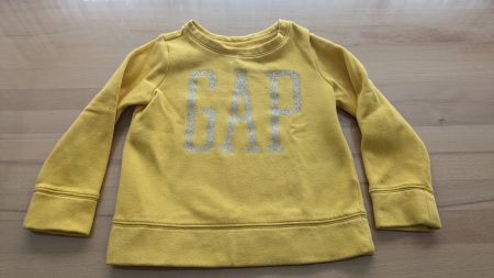 Schöner GAP Pullover mit Glitzerbuchstaben - 104