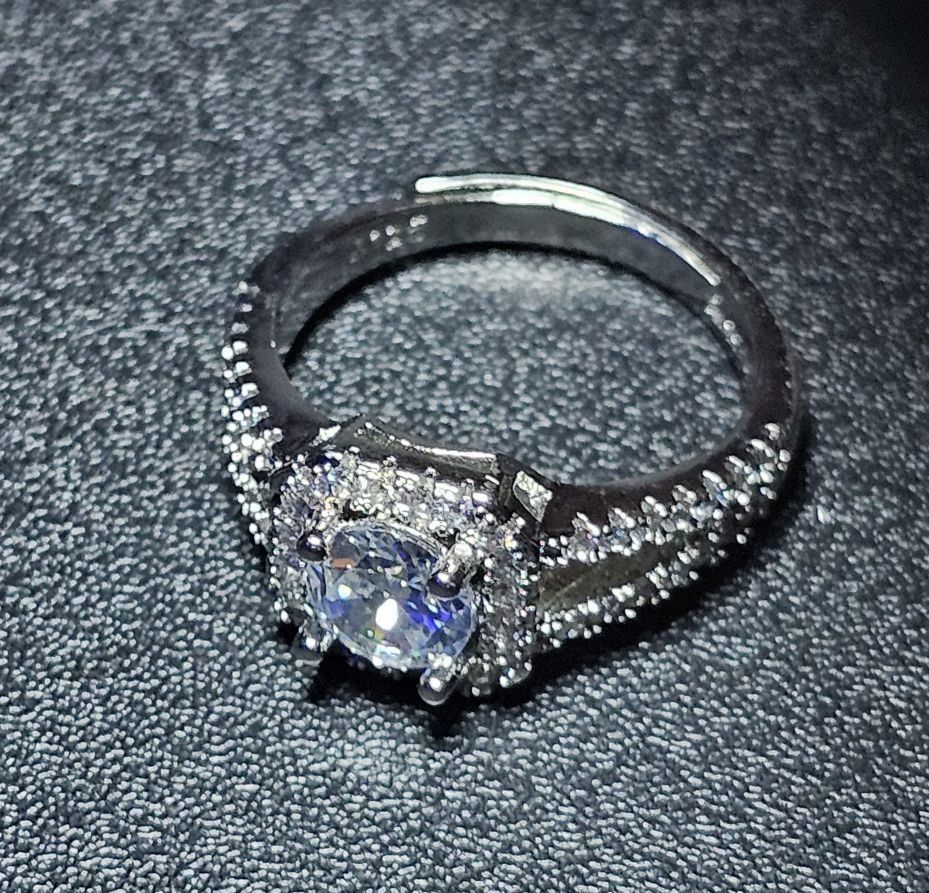 Anelli: Offener Ring mit funkelndem Zirkonia, 925 versilbert – Nuovo (secondo la descrizione) da Grenchen venduto da maretop