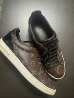 LOUIS VUITTON SNEAKER 