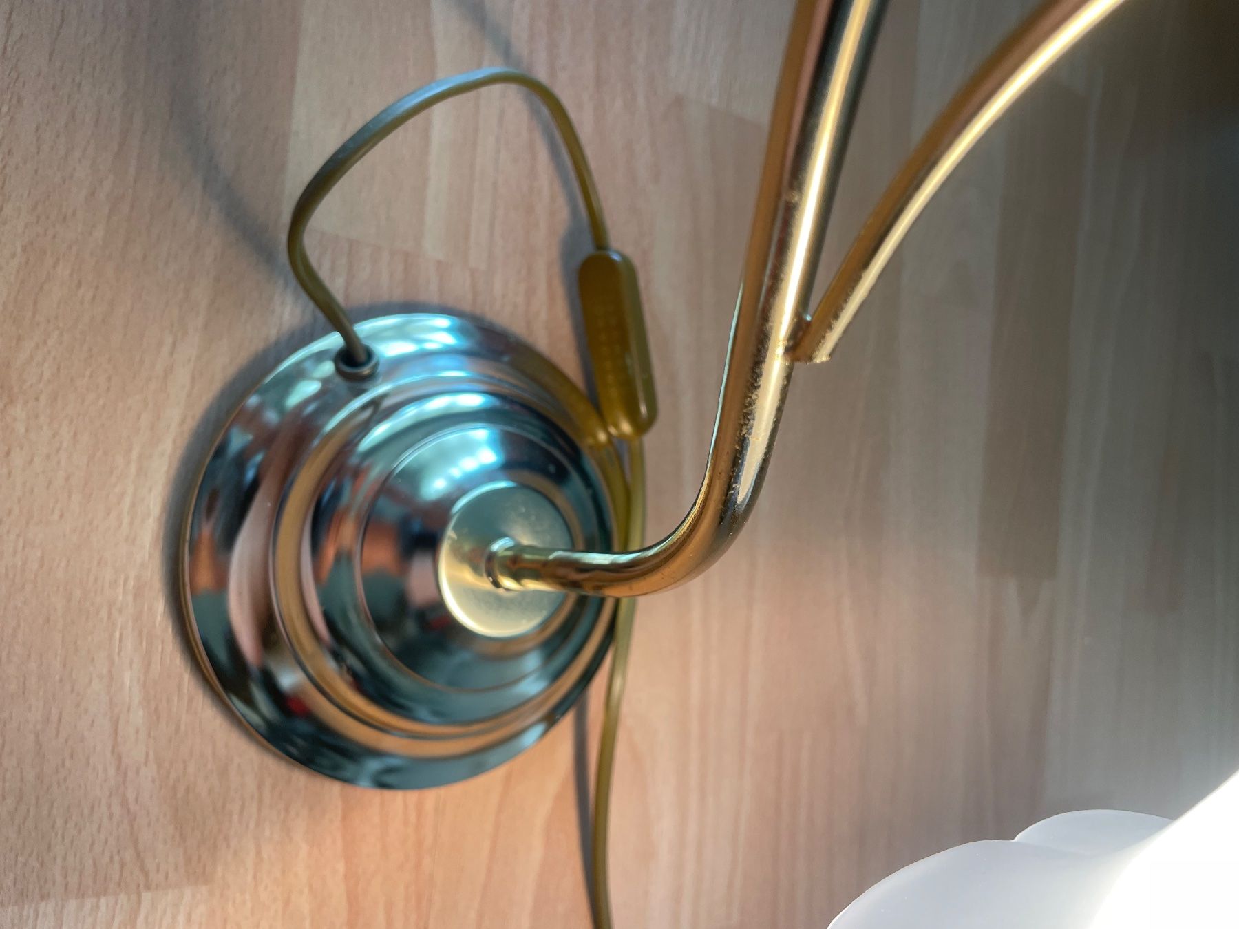 Lampen: Nachttischlampe mattiert Glas Blumenform – Gebraucht aus Uznach von nat_z9bb 3