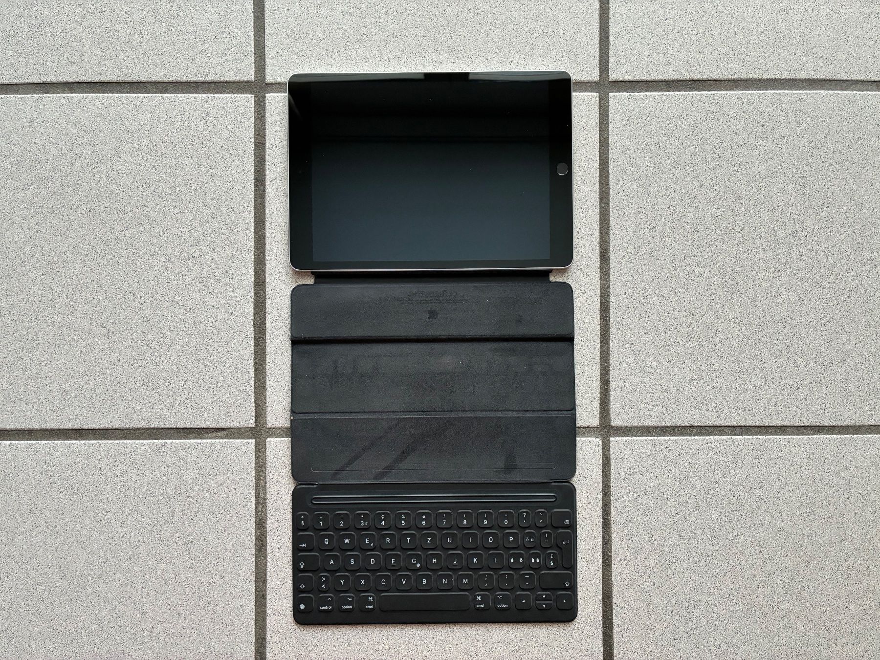 Apple Tablet PC: iPad 9. Gen. Wi-Fi inkl. Smart Keyboard – Usato da Winterthur venduto da Mlycos 1