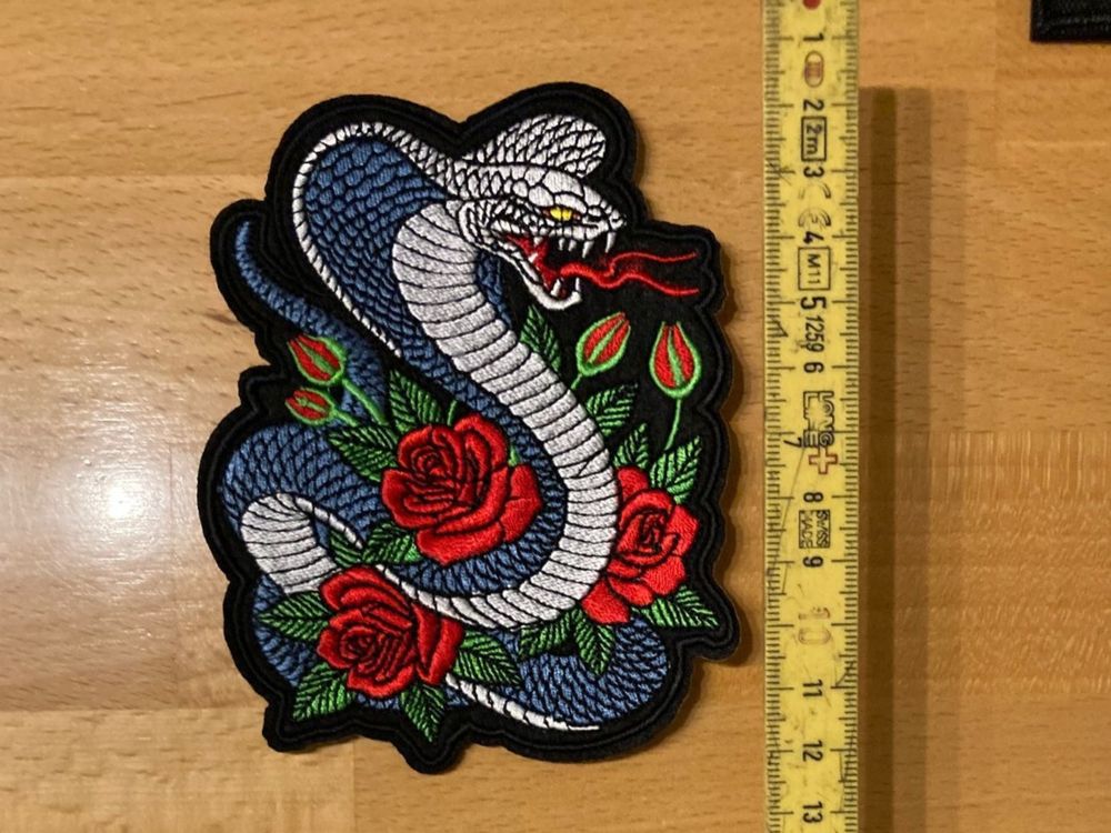 Patch / écusson Isuzu à Coudre Ou à Repasser - Environ 10x3 Cm - Multicolore - Neuf