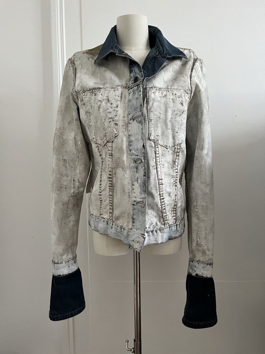 Giacche: Vintage Denim Jacket with Unique Custom Design - size M – Usato da Zürich venduto da Melina.A 2