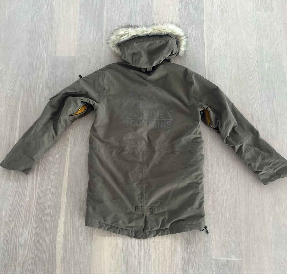 Bench Jacken: Bench. Snow-/Ski-Jacket - Größe M – Gebraucht aus Horgen von sep_fc2f 2