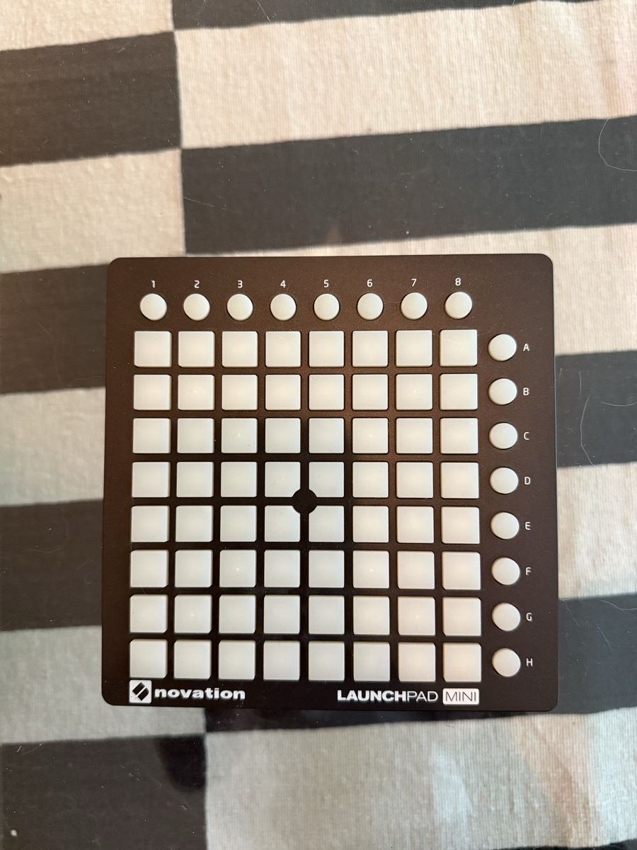 Novation Strumenti musicali: Launchpad – Nuovo (secondo la descrizione) da Renens VD venduto da ine_mwk8