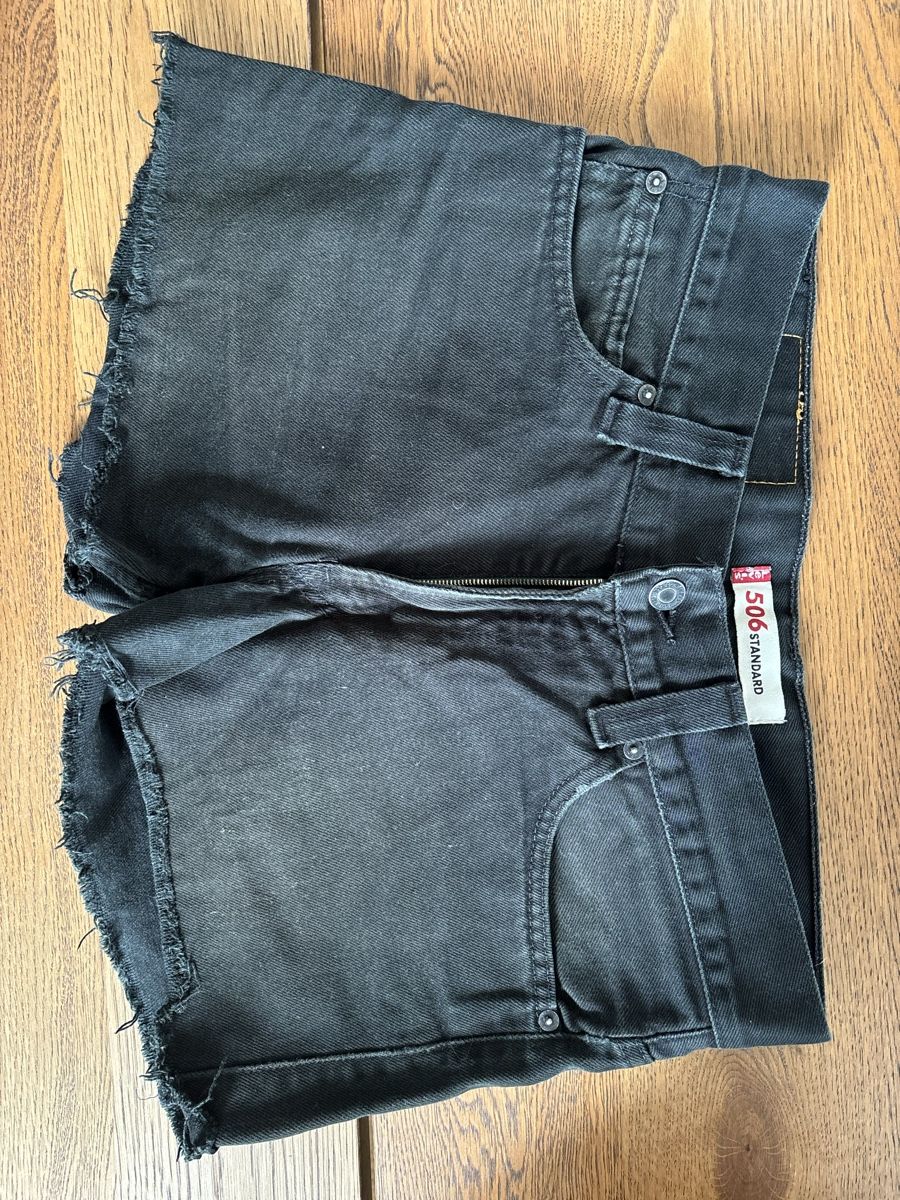 Levi's Pantaloni: Shorts Levis (M) – Usato da Allenwinden venduto da clamel 1