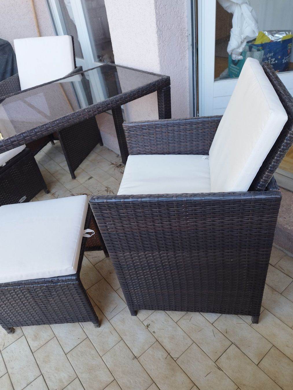 Set di tavolo e panche: Table outdoor avec 2 chaise et 2 repose pieds – Usato da Gland venduto da nic_kc99 1