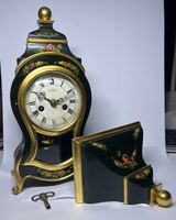 Pendeluhr / Pendule  «du Chateau» mit Wandsockel