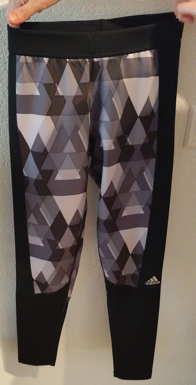 Adidas Collants: Legging sport Adidas taille 34/36 – D'occasion à Neuchâtel par pie_8t6p