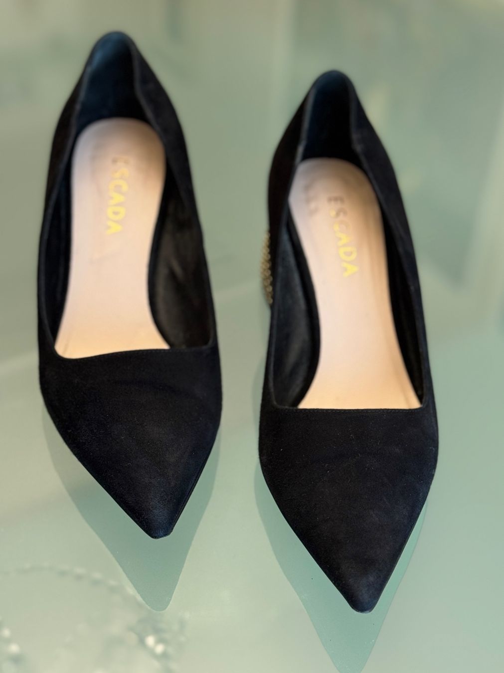 Escada Scarpe da donna: Elegante Escada Wildleder-Pumps – Usato da Unterägeri venduto da Jr61 1