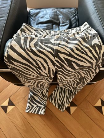 Good American Denim Size 27 (runs like 28)
