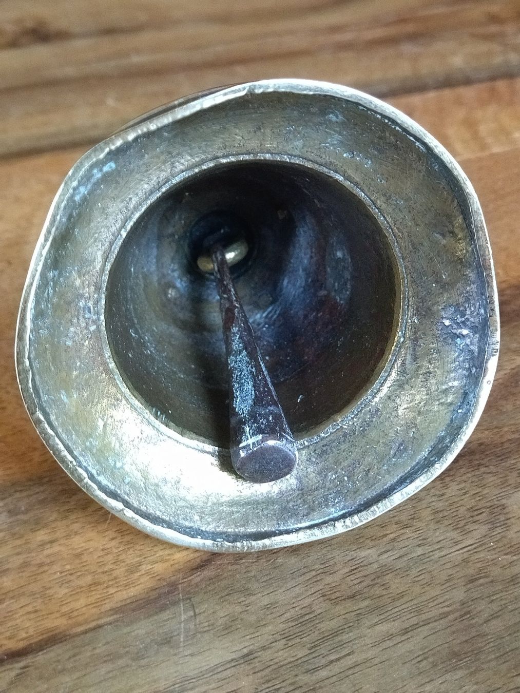 Campanacci mucche: Antike Tempel-Handglocke – Usato da Zürich venduto da Top-Deal-Schweiz 2