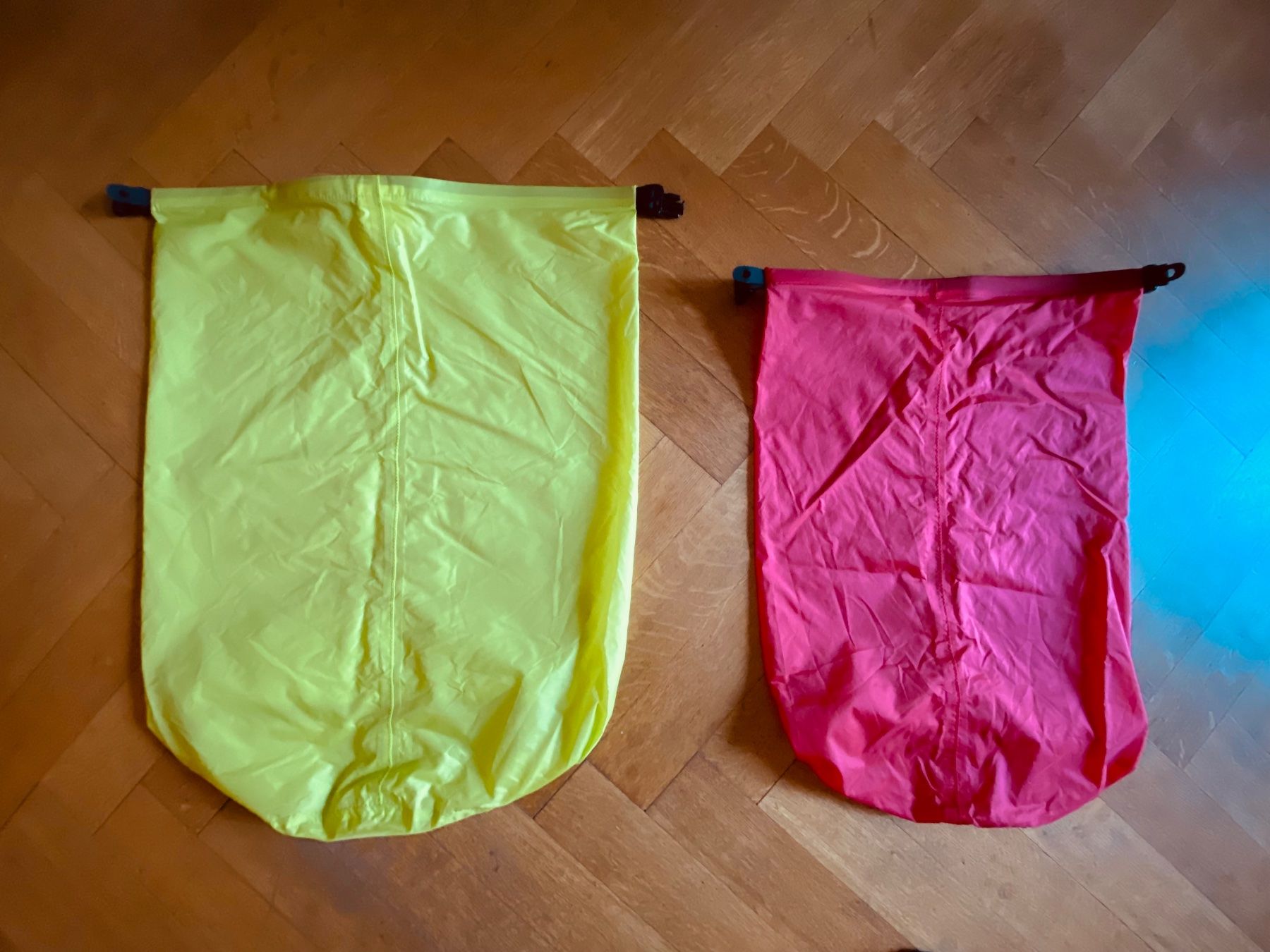 Meru Borse: Sacs de compression "Meru",  lot de 2, parfait état – Nuovo (secondo la descrizione) da Lausanne venduto da maintenant 7