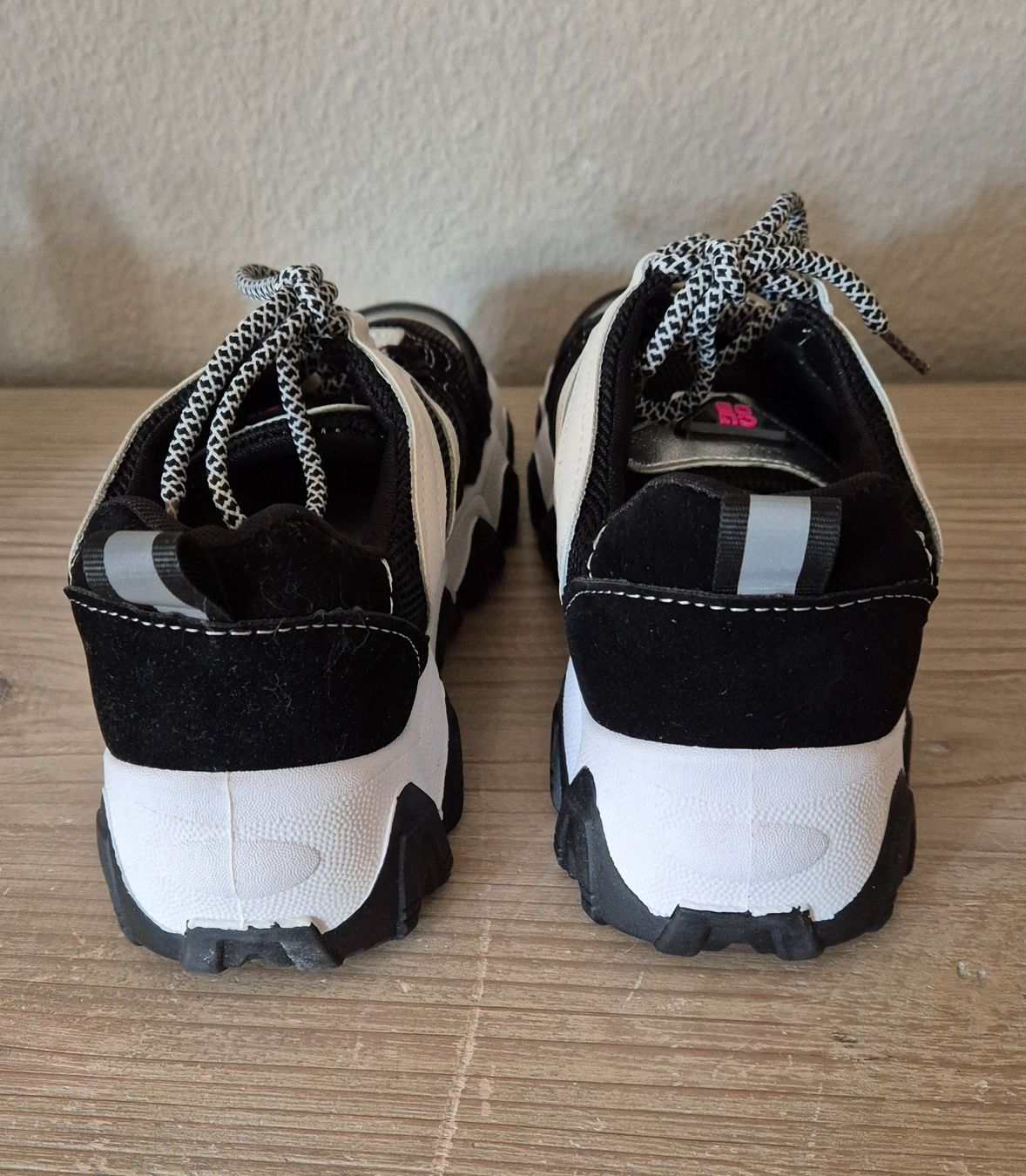 Herrenschuhe: Coole Sneakers schwarz/weiss Gr. 36 – Neu (gemäss Beschreibung) aus Tagelswangen von GABGABFI 2