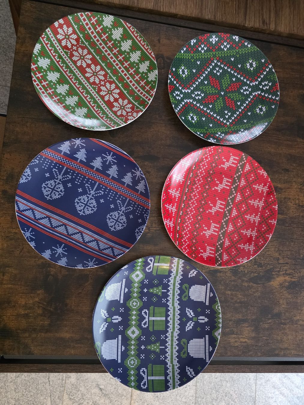 Set di piatti: Weihnachts- / Wintergeschirr Set – Usato da Siebnen venduto da mar_n7g9