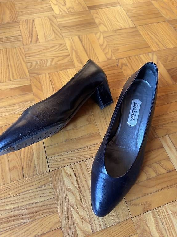 Scarpe da donna: Original Bally Pumps, Gr 39, dunkelblau – Usato da Schwerzenbach venduto da bravosierra99
