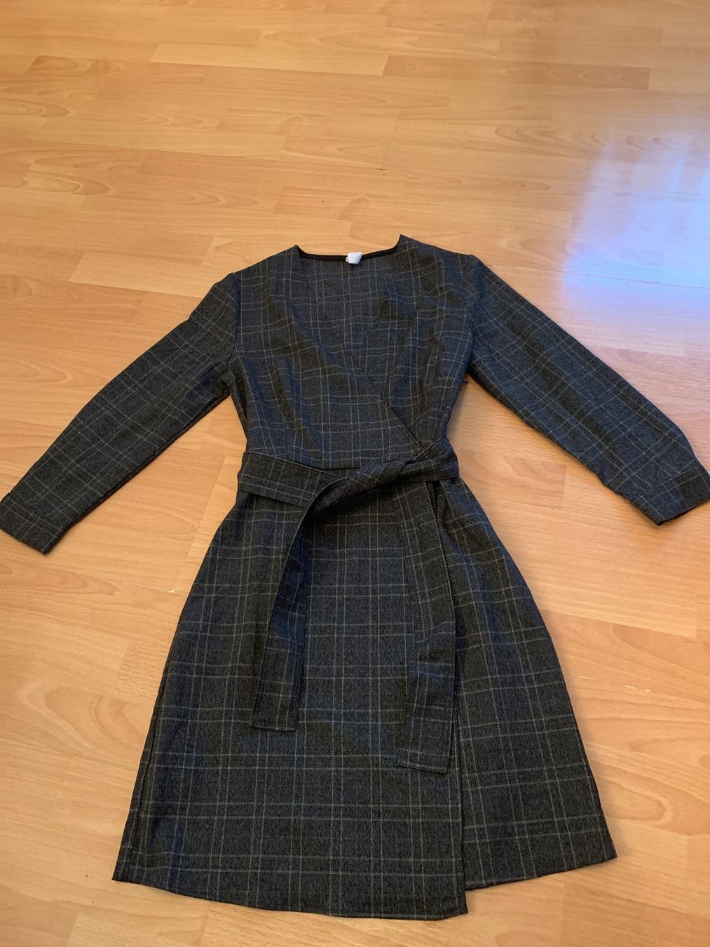 Mango Robes: Jolie robe Mango taille xs – D'occasion à MEYRIN par Gwendo10