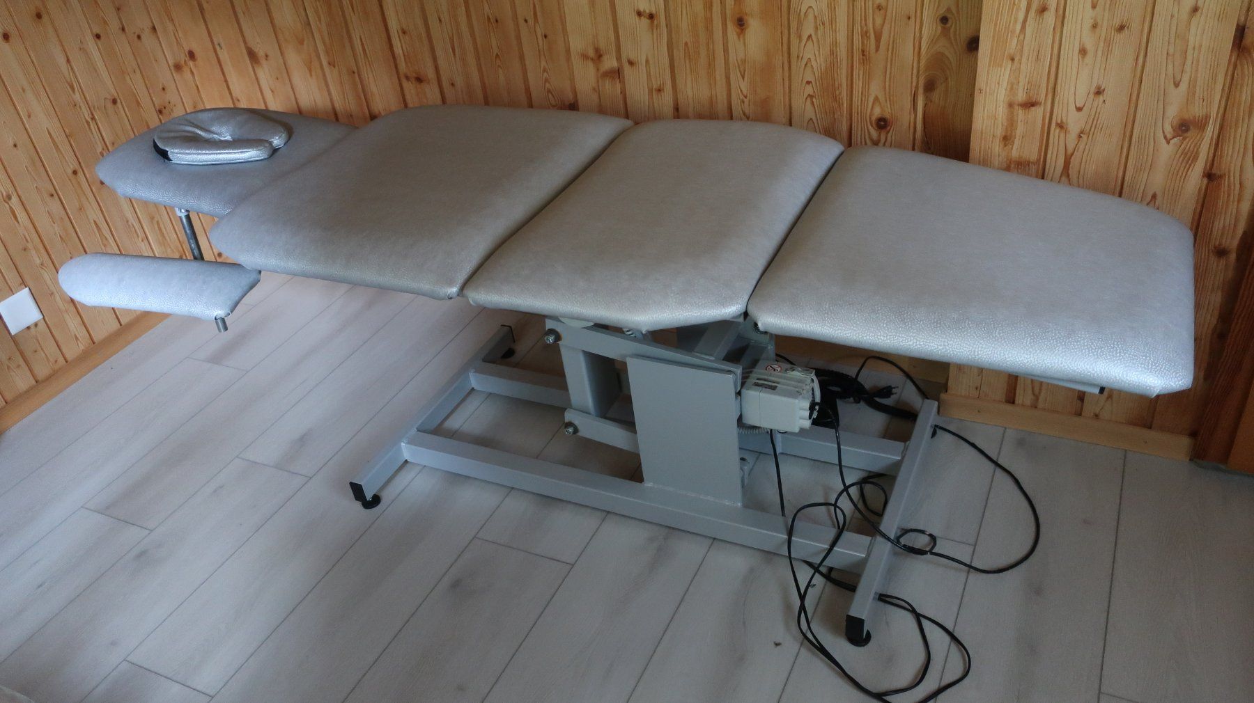 Liegen & Liegestühle: Elektronische Massageliege Gamma – Gebraucht aus Oberägeri von Ott_Roemi 1