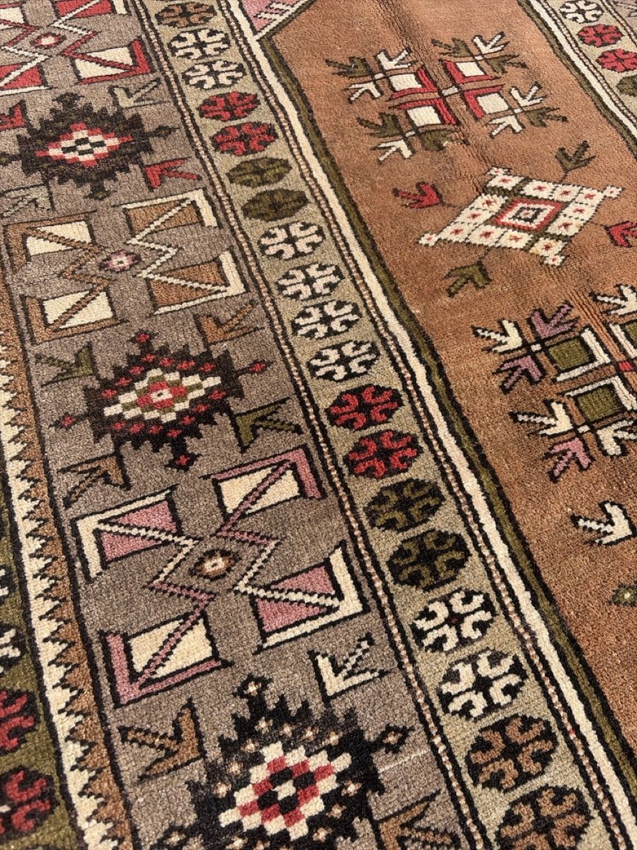 Tappeti: Feiner Milas Teppich  – Usato da Wängi venduto da Tesimo 5