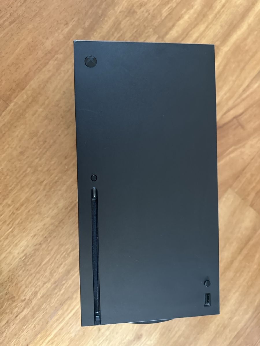 Microsoft Console: X box series X + 2 controller – Usato da Luzern venduto da zoe2009