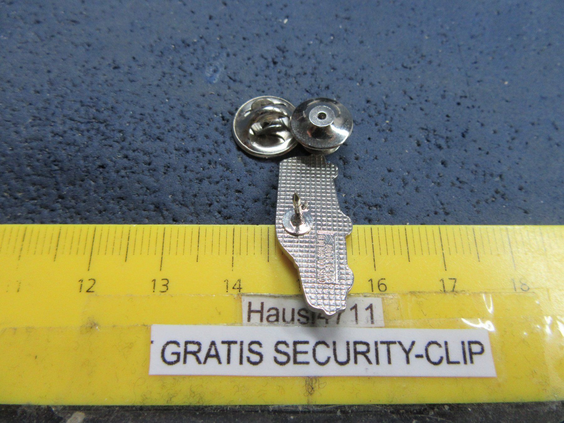 Volvo Placchette & Badge: VOLVO COMBI AUTO PIN KLEIN-FEIN MIT SECURITY-CLIP – Usato da Ettingen venduto da Hausi4711 2