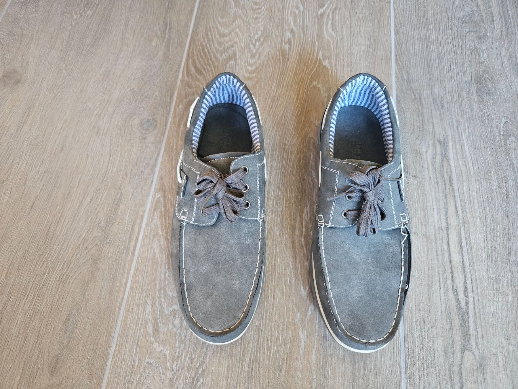 Scarpe da uomo: Chaussures type bateau (43) – Usato da Arveyes venduto da sape.online