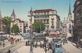 Zürich Paradeplatz mit Trams