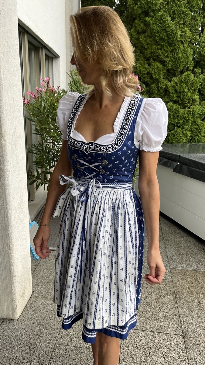 Kleider: Schönes Dirndl, blau/weiss, Grösse 36 – Gebraucht aus Sempach von frozendad