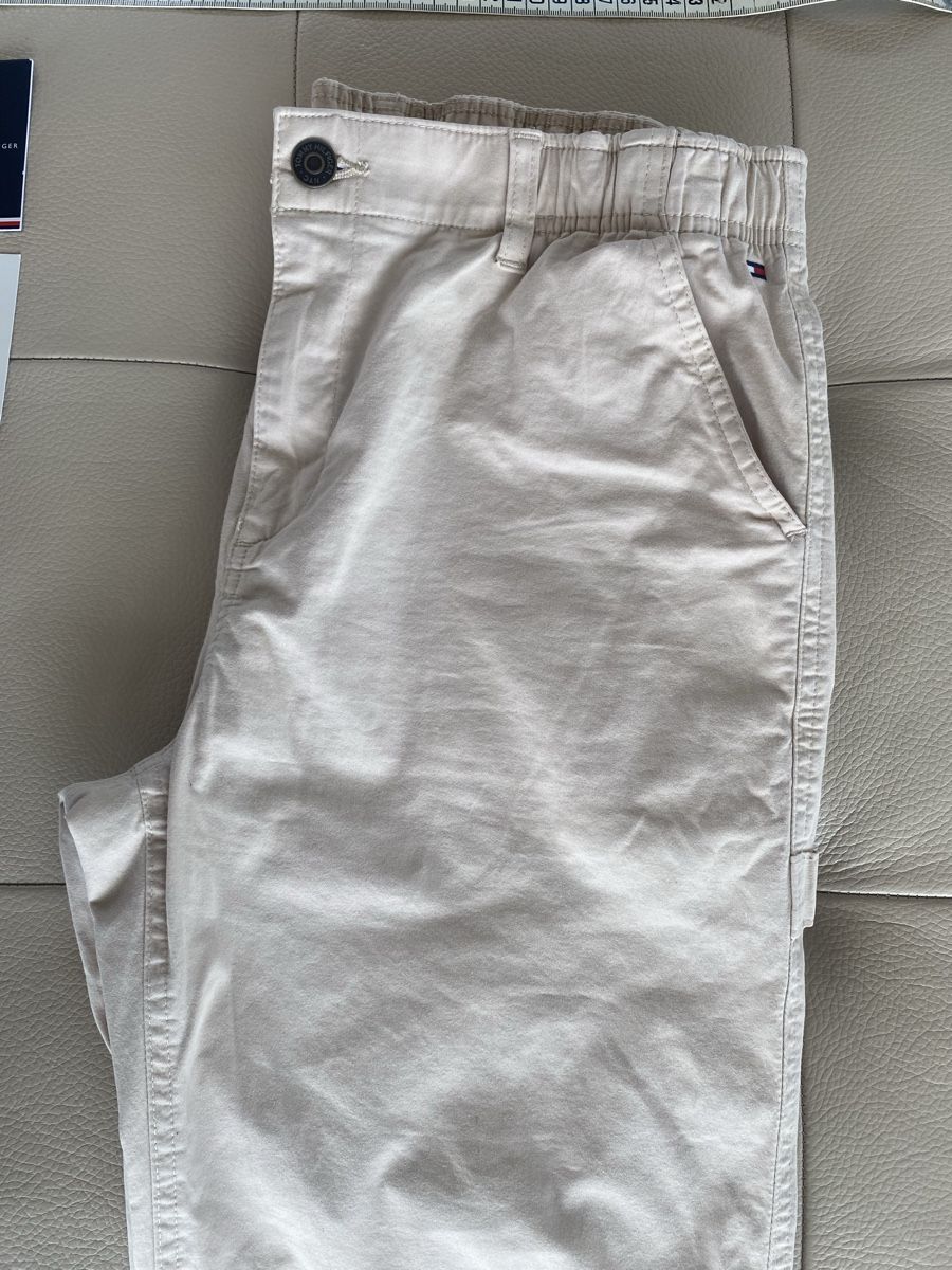 Tommy Hilfiger Pantaloni: Tommy Hilfiger Hose beige Gr. 176/16 – Nuovo (secondo la descrizione) da Meggen venduto da 6003Luzern 2