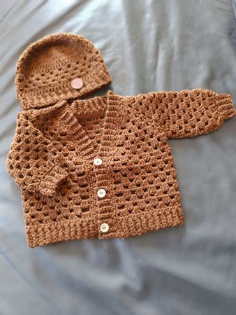 Selbstgehäkelte Babyjacke, 6 Monate