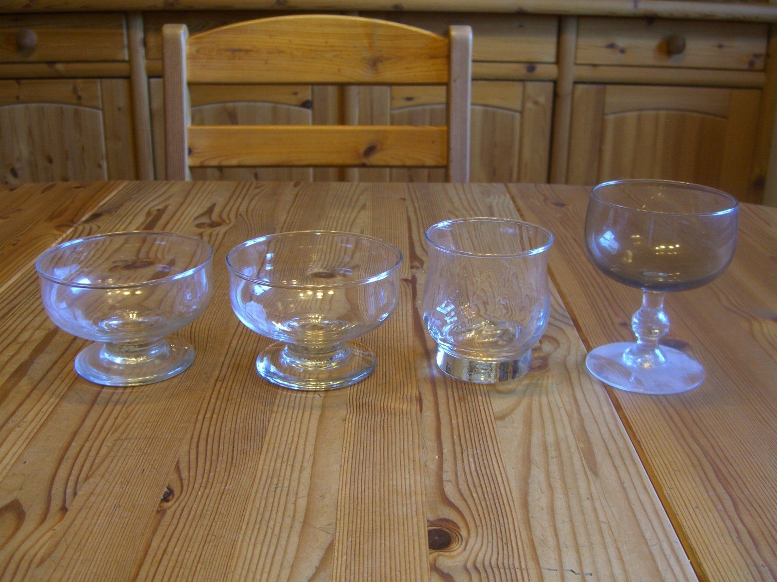 Gläser: 4 Coupe Gläser, Dessert Schalen – Gebraucht aus Winterthur von Ghandi5