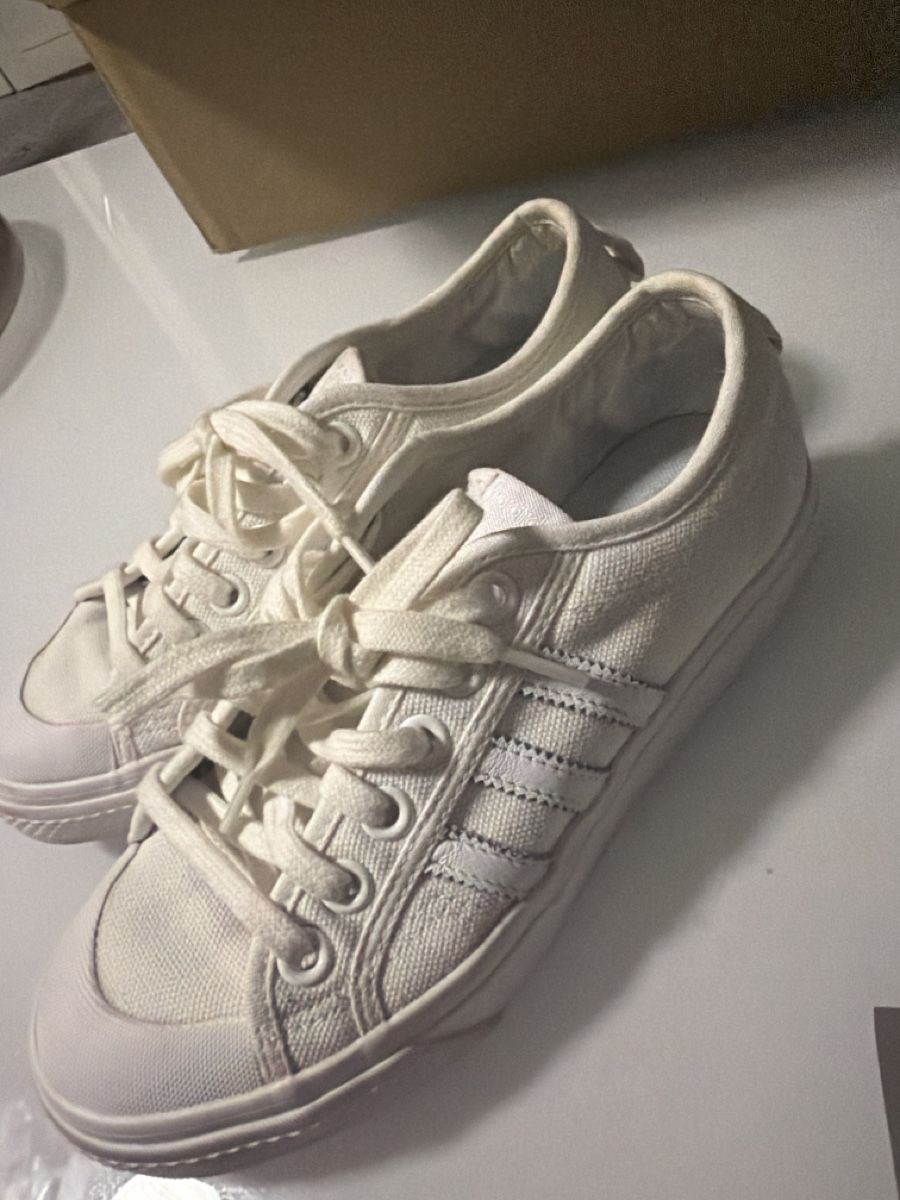 Adidas Chaussures femmes: Adidas-Sneaker – D'occasion à Basel par tvende