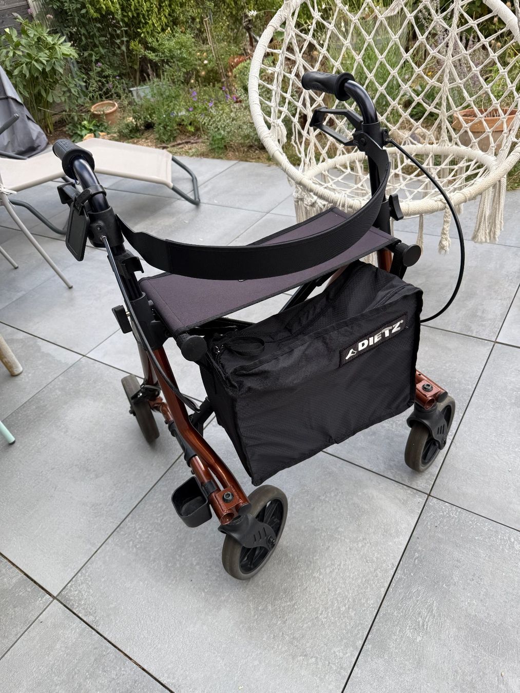 Ausili per la deambulazione: DIETZ Rollator TAIMA M – Usato da Stein AG venduto da Svenbobo
