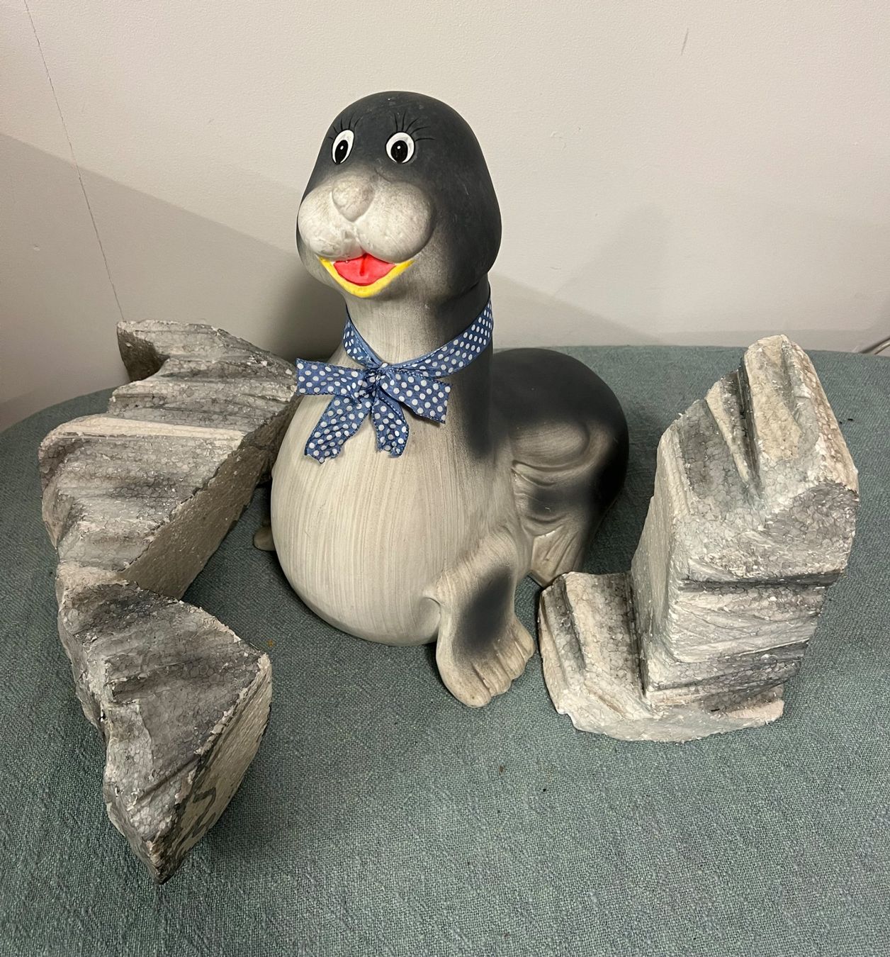 Statuette: Witzige Seehund Figur mit Schleife – Usato da Roggliswil venduto da wipix 3