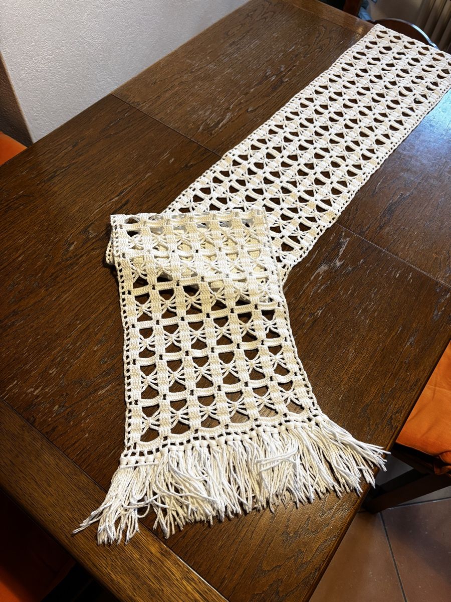 Tutte le decorazioni: Jetée de table blanche crochetée – Usato da La Russille venduto da Festler 4