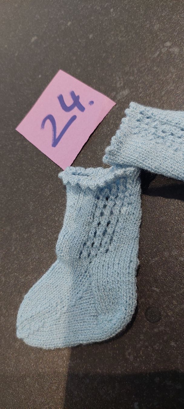 Bambole: Puppensocken hellblau gestrickt neu ungebraucht  – Nuovo (secondo la descrizione) da Muri AG venduto da nindo1 6