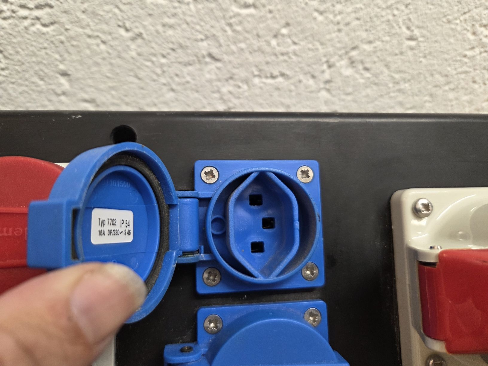 Elektrotechnik: coffret Électrique  – Gebraucht aus Avenches von vito04 4
