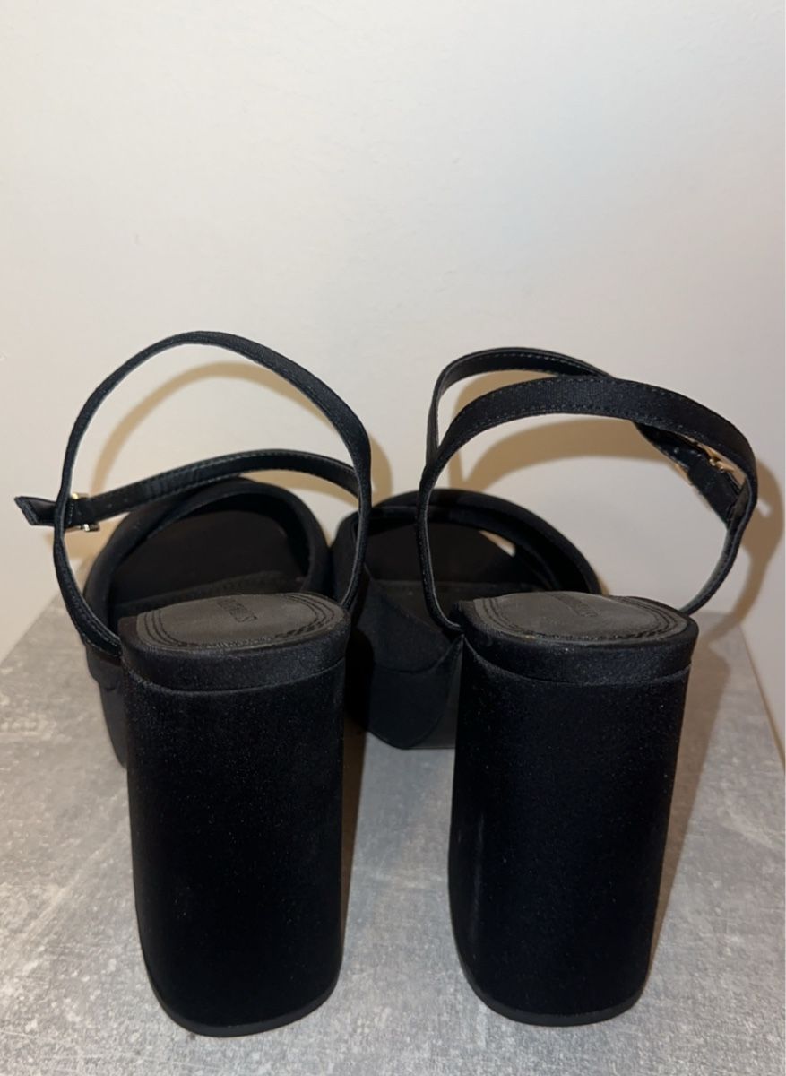 Scarpe da donna: Absatzschuhe schwarz von Stradivarius Gr. 40 – Nuovo (secondo la descrizione) da Oftringen venduto da tola19 2