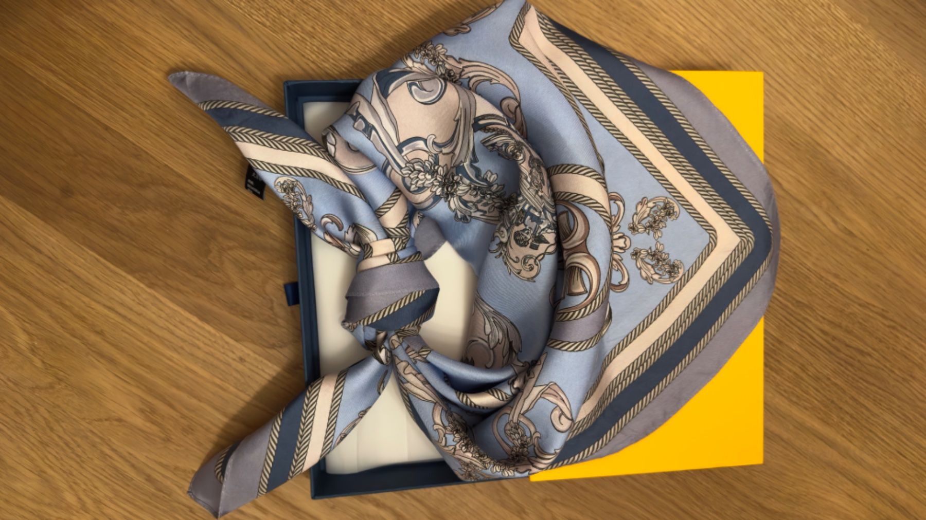 Foulard & Sciarpe: Original WENSLI Seidentuch Schal wunderschöne Farben – Nuovo (secondo la descrizione) da Faulensee venduto da Liebes_Kind_2019 2