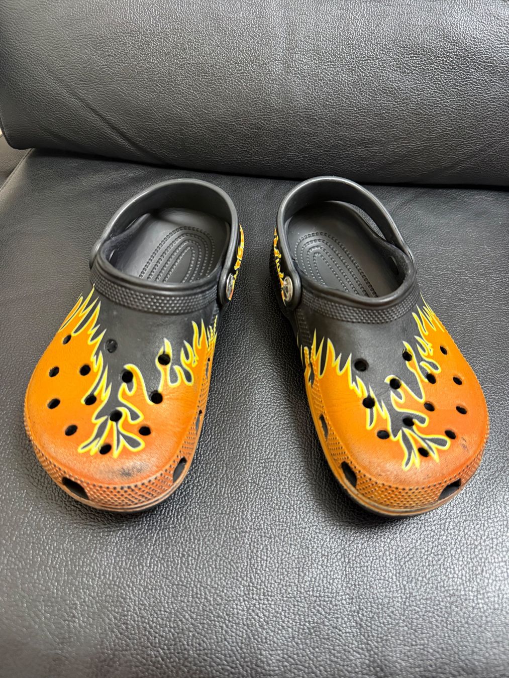 Crocs Schuhe für Jungen: Crocs CLASSIC FLAMES Gr. 32-33 – Gebraucht aus Uetikon am See von Fraufox1 3